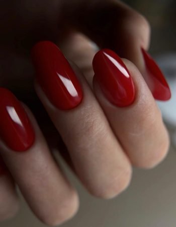 Urla Kalıcı Oje Kırmızı Tasarım ve Profesyonel Tırnak Bakımı - GA Luxury Nails