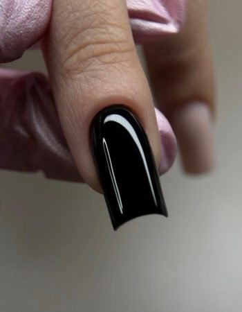 Urla Protez Tırnak Siyah Tasarım ve Modern Nail Art Uygulaması - GA Luxury Nails